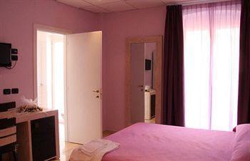 Central Hotel Бари Екстериор снимка
